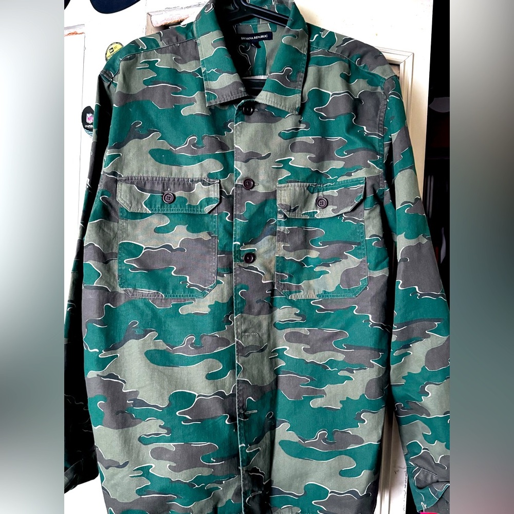 Banana Republic tiger Camo coaches jacket with drawstring
